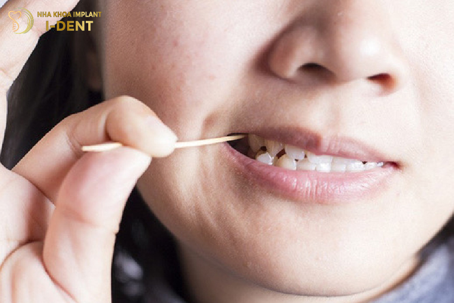 Chăm sóc răng không đúng cách sẽ làm răng sứ bị hở khỏi nướu