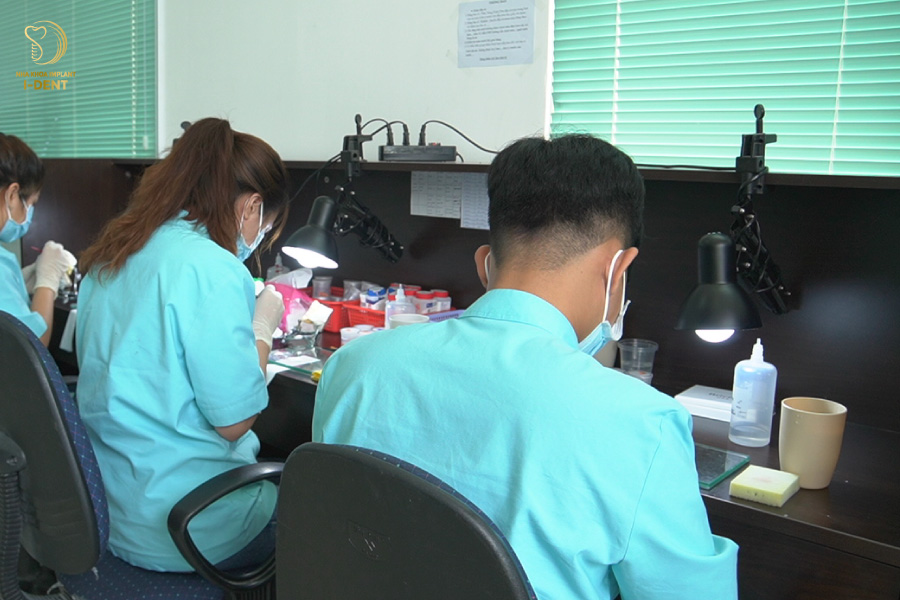 Nha khoa I-DENT sở hữu Labo chế tác răng sứ công nghệ cao