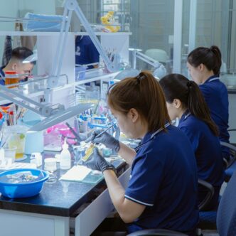 Phòng labo chế tác răng sứ tại chỗ tại nha khoa I-Dent.