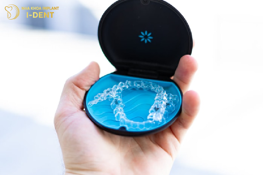 Khay niềng răng trong suốt Invisalign