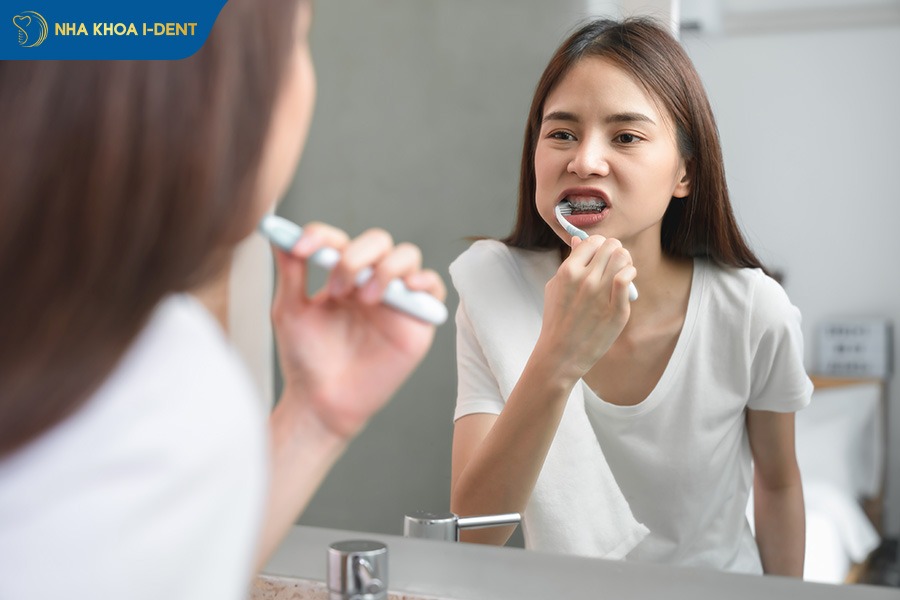 bầu niềng răng được không