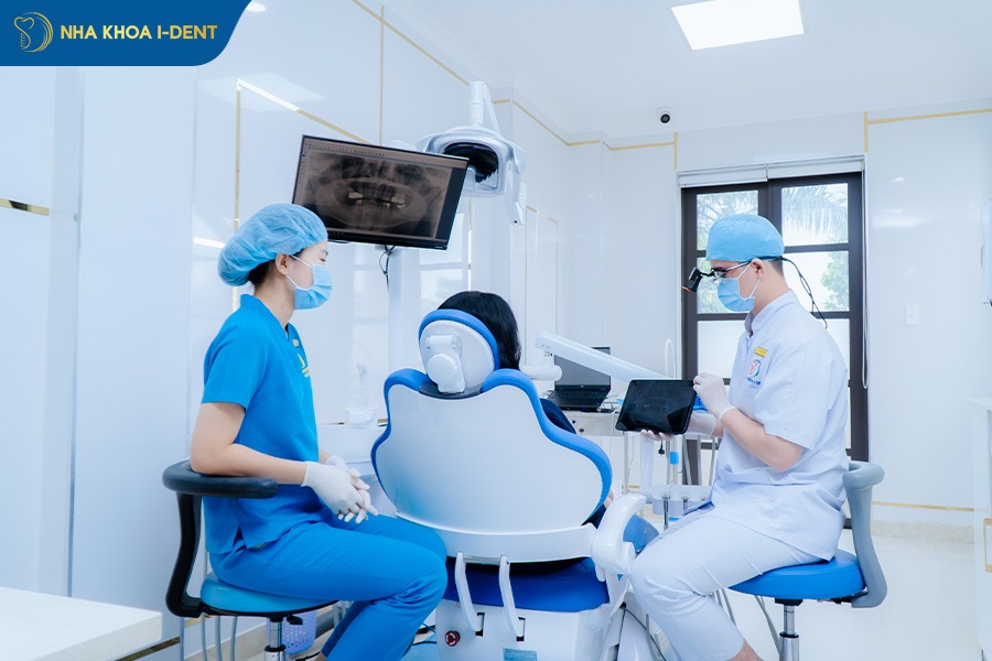 niềng răng bị tụt lợi