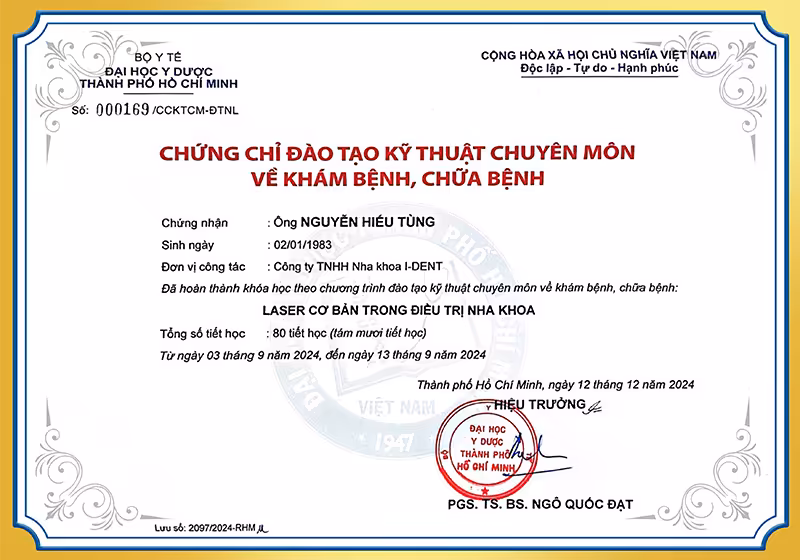 Bằng cấp và chứng chỉ của bác sĩ Nguyễn Hiếu Tùng.