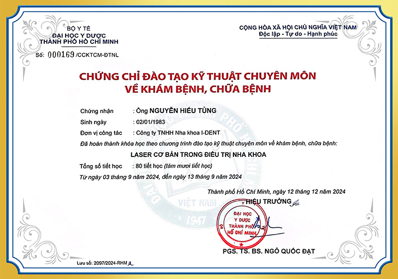 Bằng cấp và chứng chỉ của bác sĩ Nguyễn Hiếu Tùng.