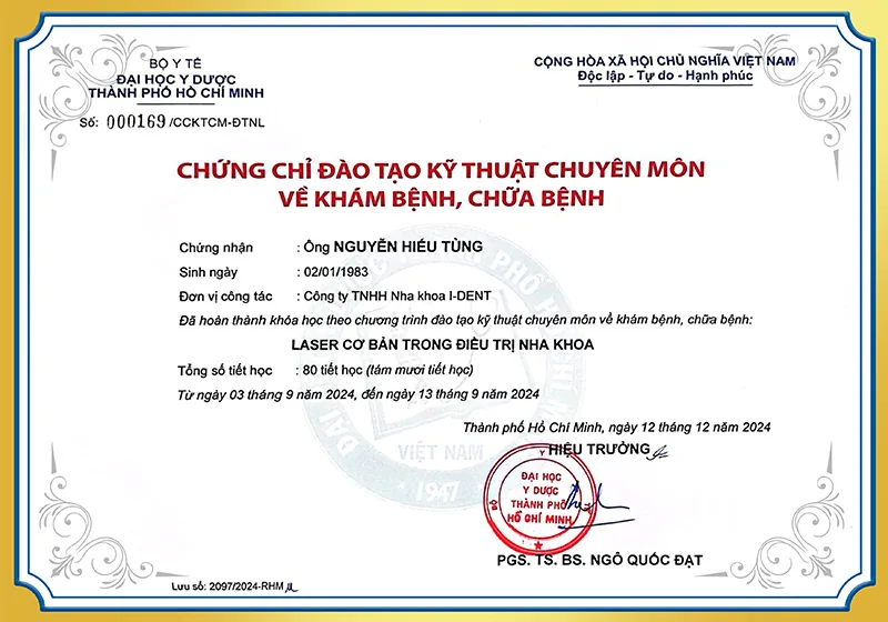 Bằng cấp và chứng chỉ của bác sĩ Nguyễn Hiếu Tùng.