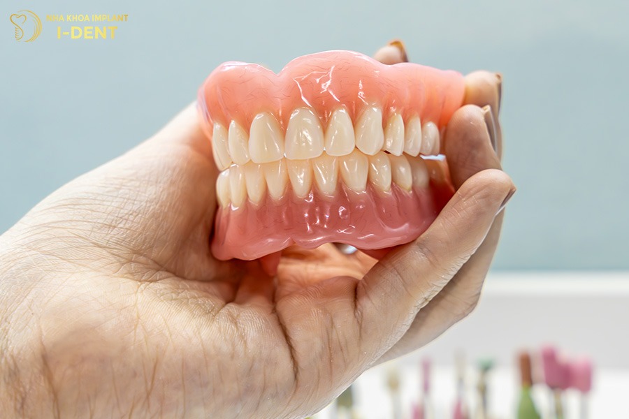 trồng răng sứ tháo lắp