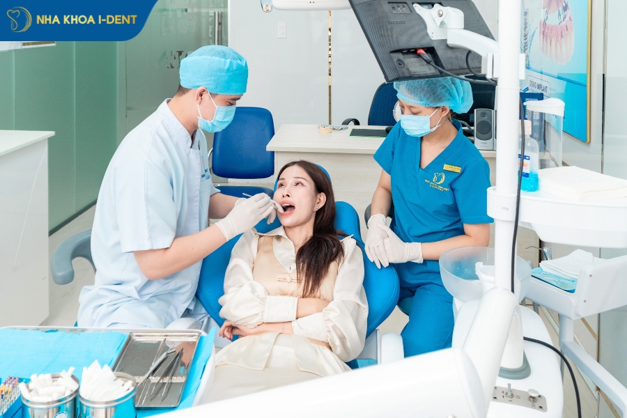làm răng sứ mất bao lâu