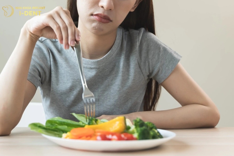 tại sao niềng răng lại bị hóp má