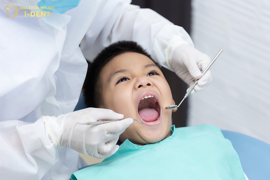 Chăm sóc răng sữa đúng cách giúp trẻ có nền tảng răng vĩnh viễn khỏe mạnh.