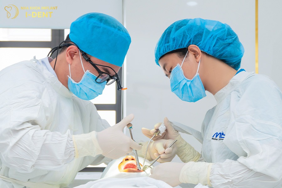 Cấy ghép Implant đòi hỏi bác sĩ có tay nghề cao.