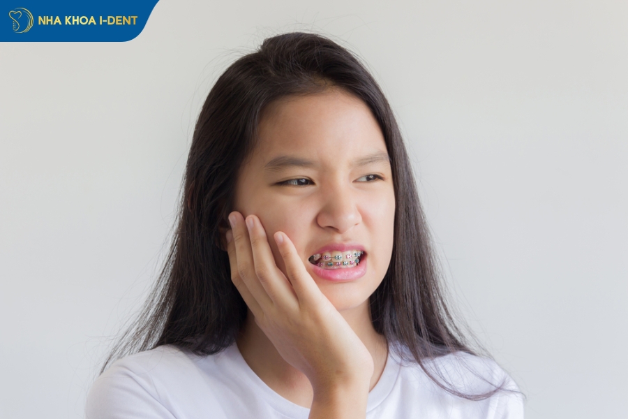 niềng răng móm có đau không