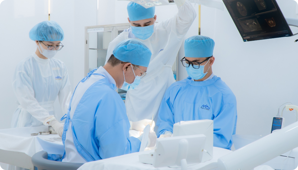 Bác sĩ Tùng đảm nhiệm các ca cấy ghép implant khó, phức tạp tại nha khoa I-Dent.