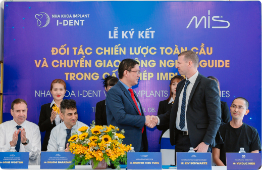 Bác sĩ Tùng ký kết hợp tác và chuyển giao công nghệ với Tập đoàn implant MIS.