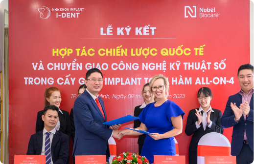 Bác sĩ Tùng ký kết hợp tác và chuyển giao công nghệ với Tập đoàn implant Nobel Biocare.