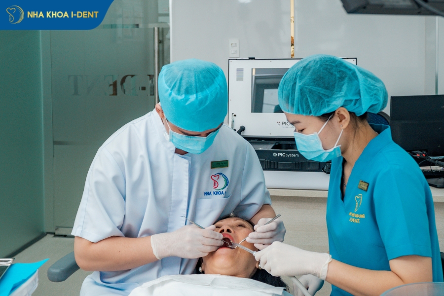 chi phí bọc sứ răng cửa