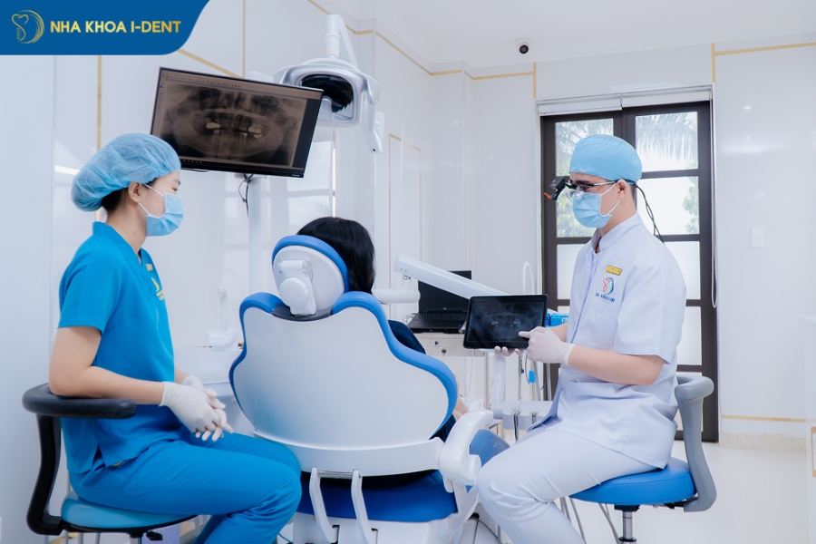giá bọc sứ răng cửa