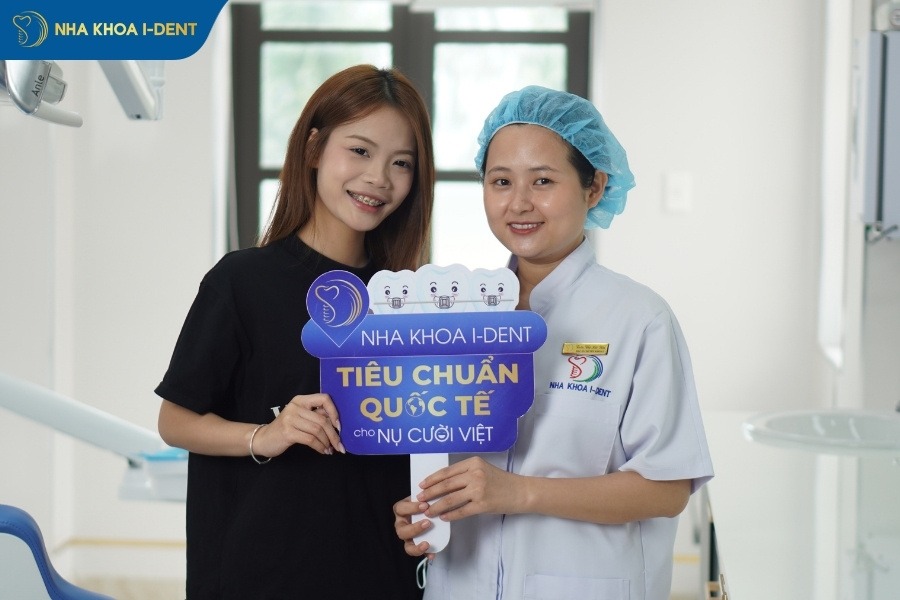 vệ sinh răng niềng