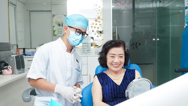 Bác Sĩ Đình Tín Luôn Tiến Hành Thăm Khám Tổng Quát Tình Trạng Răng Miệng