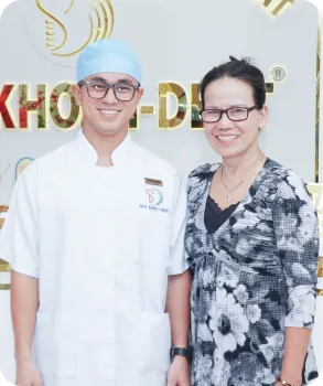 Bác Sĩ Cki Hoàng Nguyễn Đình Tín Trong Quá Trình Điều Trị Và Thăm Khám