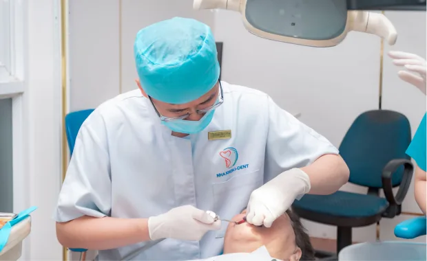 Bác Sĩ Đặng Duy Thái Luôn Tiến Hành Thăm Khám Tổng Quát Tình Trạng Răng Miệng