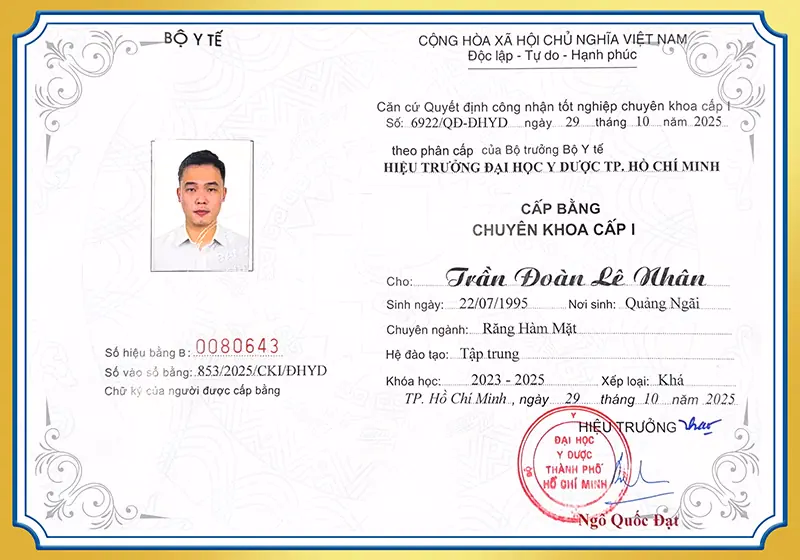 Bằng cấp và chứng chỉ của bác sĩ Trần Đoàn Lê Nhân.