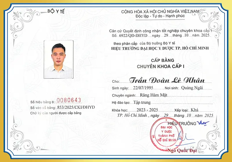 Bằng cấp và chứng chỉ của bác sĩ Trần Đoàn Lê Nhân.