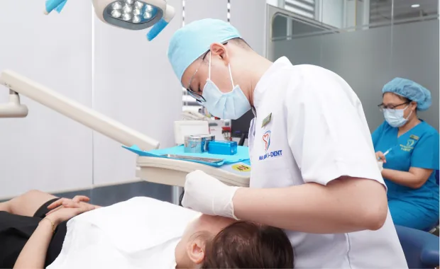 Bác Sĩ Nguyễn Thanh Phong Tận Tậm Trong Mỗi Ca Điều Trị
