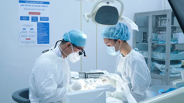 Bác Sĩ Quang Linh Tận Tậm Trong Mỗi Ca Điều Trị