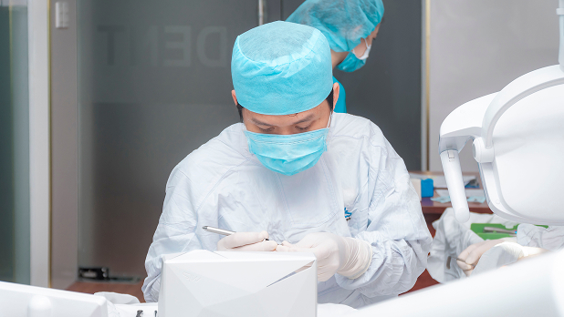 Dr. Nguyen Hoang Nhan Is Deeply Dedicated To Every Treatment.