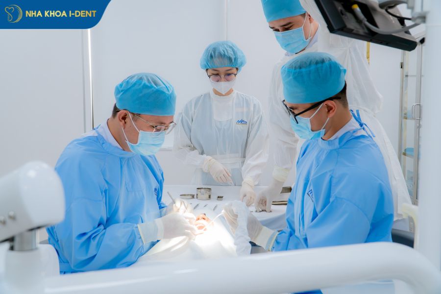 gắn implant