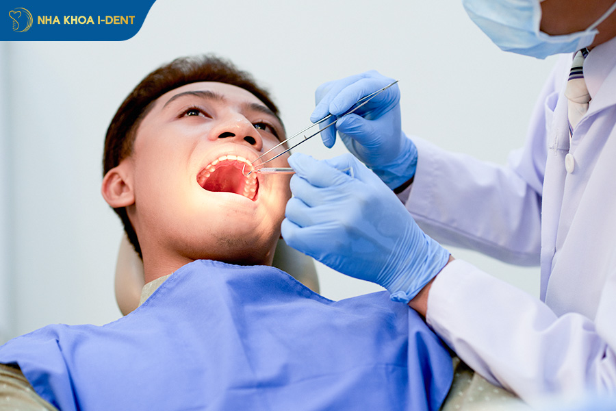 nhổ răng cửa có nguy hiểm không