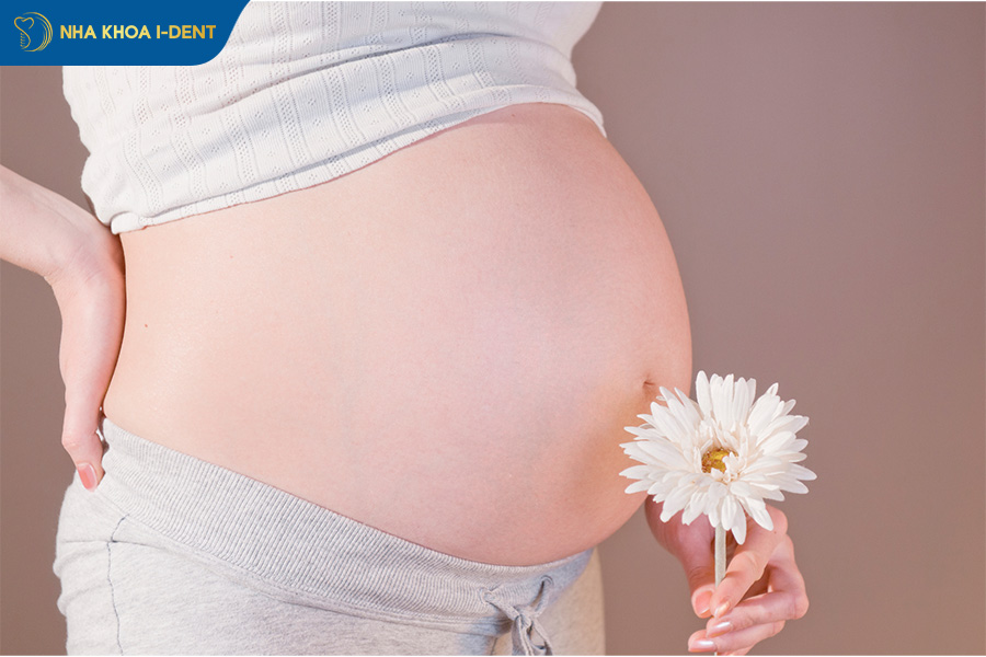 phụ nữ đang mang thai không nên niềng răng