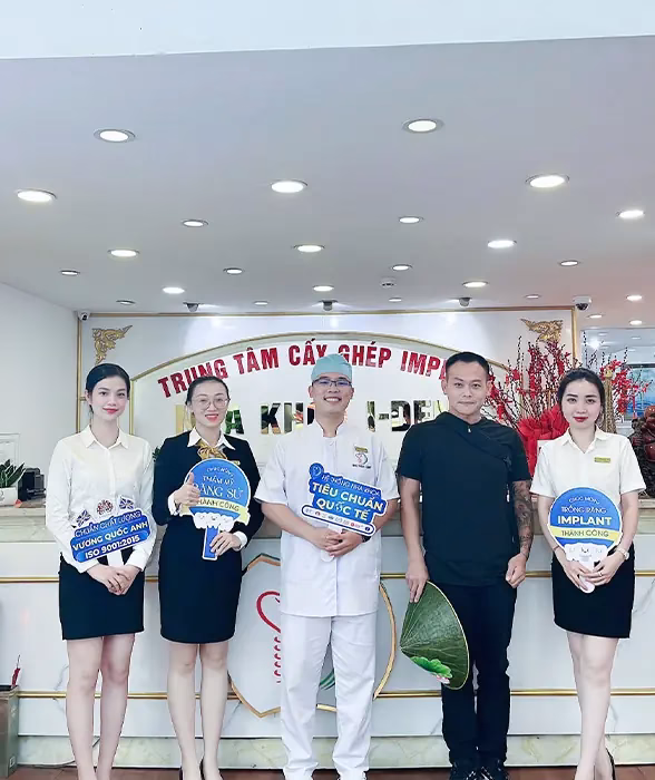 Bác Sĩ Trong Quá Trình Điều Trị Và Thăm Khám