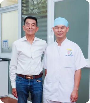Bác Sĩ Trong Quá Trình Điều Trị Và Thăm Khám