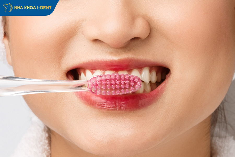 vệ sinh sau nhổ răng khôn