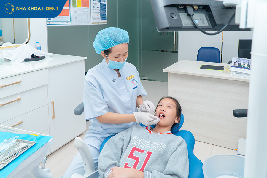 bạn nên đến nha khoa thăm khám để khắc phục niềng răng hỏng