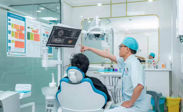 Bác Sĩ Nguyễn Thành Luân Tận Tậm Trong Mỗi Ca Điều Trị