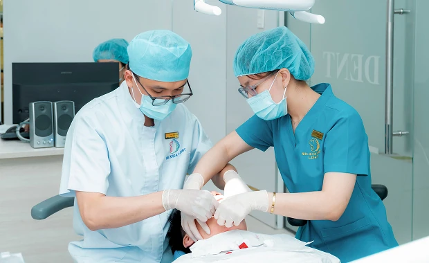 Dr. Nguyen Thanh Luan Always Performs A Comprehensive Oral Examination To Assess The Patient’s Overall Dental Condition.