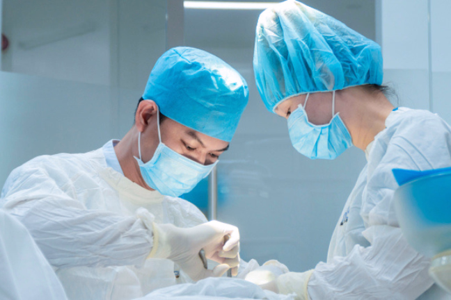 Dr. Mai Hong Thai Is Deeply Dedicated To Every Treatment.