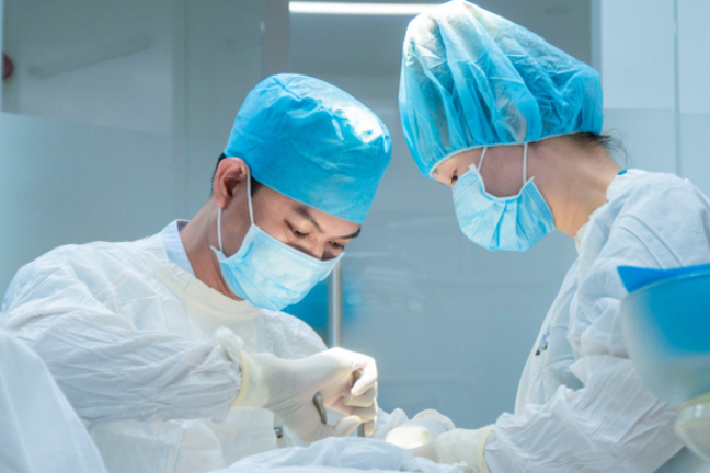 Dr. Mai Hong Thai Is Deeply Dedicated To Every Treatment.