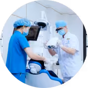 Bác sĩ tại nha khoa I-Dent sẽ dặn dò thời gian tái khám sau khi cấy implant toàn hàm.
