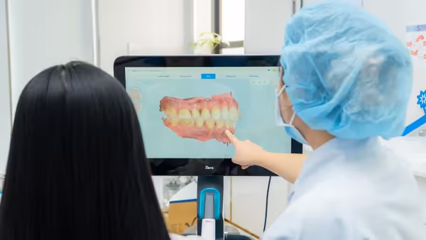 Bác sĩ Trần Thị Hải Yến ứng dụng công nghệ trong điều trị