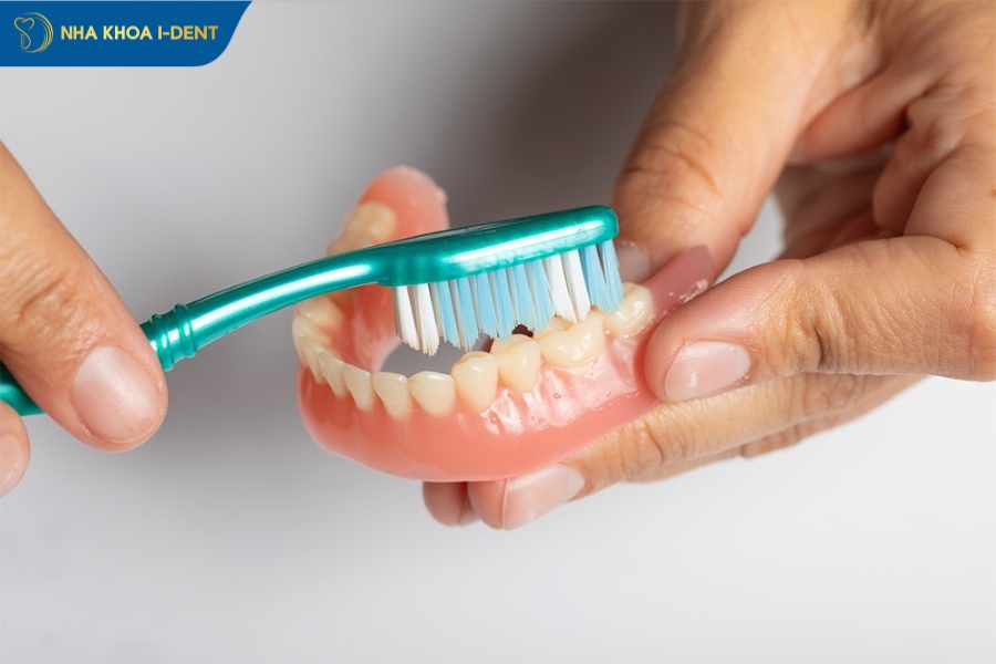 trồng răng tháo lắp như thế nào