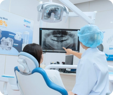 Bác sĩ phân tích cấu trúc xương hàm trước điều trị