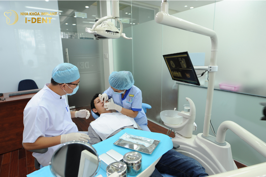 Bác sĩ có vai trò quan trọng trong quá trình cấy Implant xương gò má Bác sĩ có vai trò quan trọng trong quá trình cấy Implant xương gò má