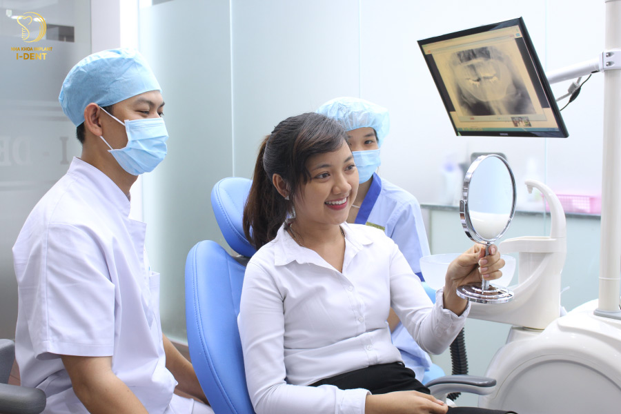 Dán răng sứ hiệu quả còn dựa vào tay nghề bác sĩ
