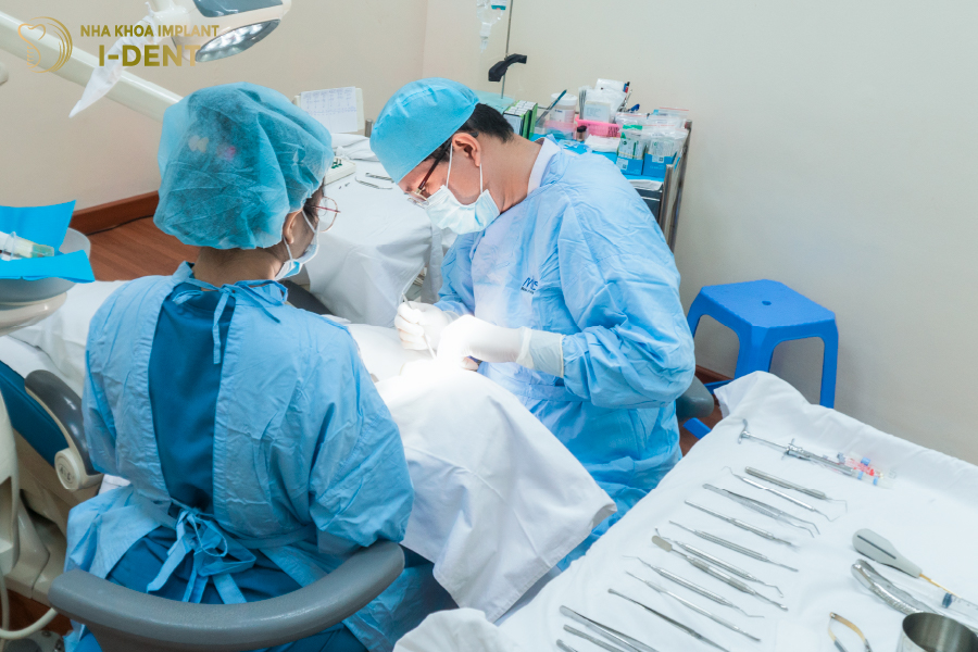 Tiến hành cấy ghép implant cùng TS-BS Nguyễn Hiếu Tùng Tiến hành cấy ghép implant cùng TS-BS Nguyễn Hiếu Tùng